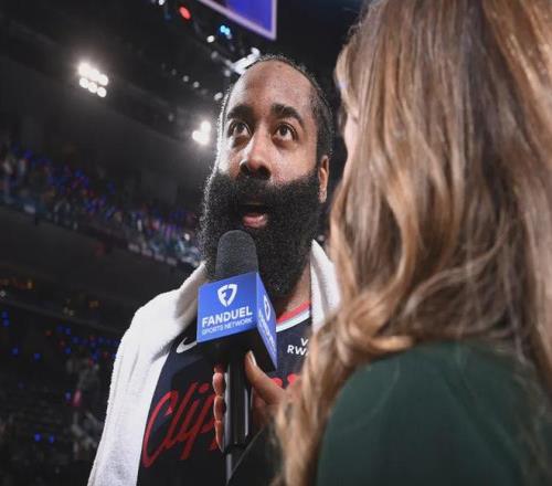 惊险瞬间,哈维,西蒙斯踩踏,米兰体育官网,MILAN,Sports,足球直播,篮球赛事,体育高清,NBA直播