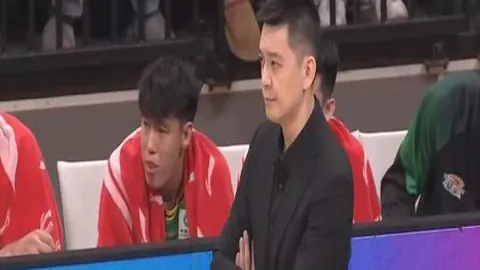 曼城2-0完胜诺维奇，格拉利什亮相献首球 斯特林替补发挥出色